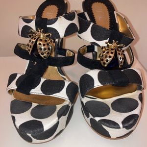 Used Black & White Polkadots Wedges W/ Bumblebee Detail Zinc Wedges in 7.5